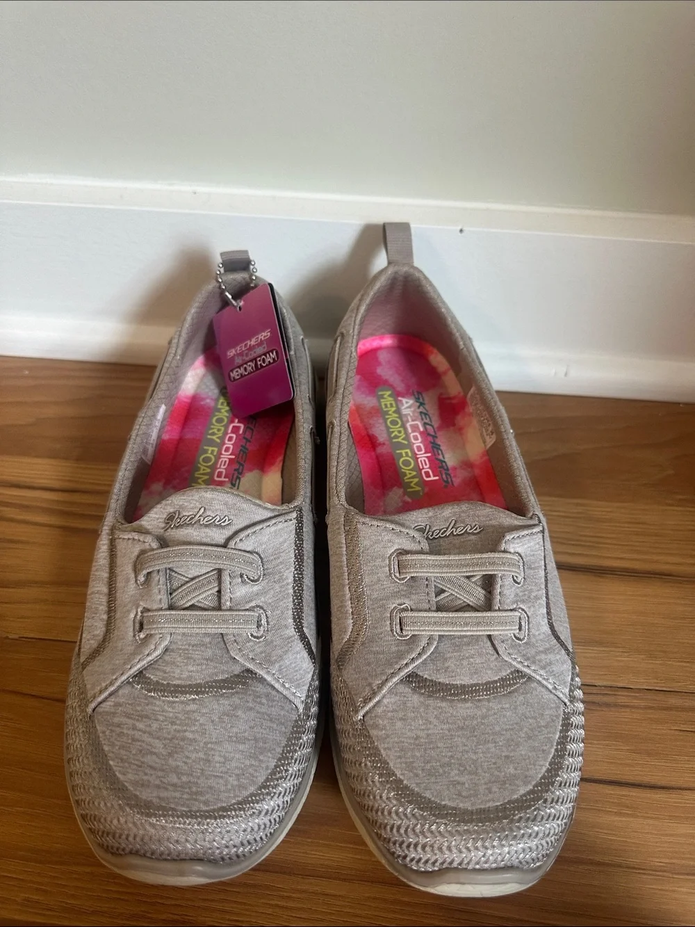 Skechers Women's Microburst Topnotch SIZE 7.5 NO BOX never worn with tags